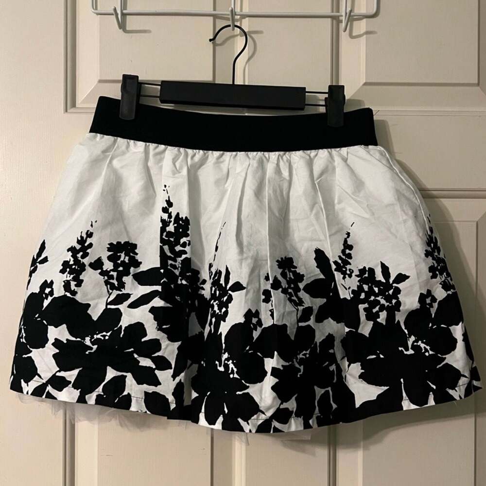 Deb Floral Print Skirt Size M Black and White